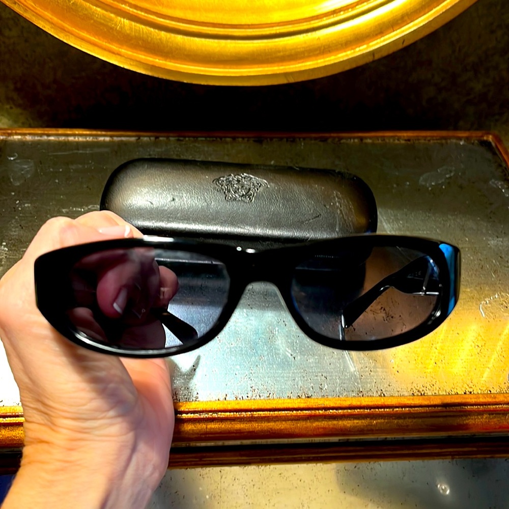Versus Buy Gianni Versace made in Italy. Style number MODE51. Collection 852.